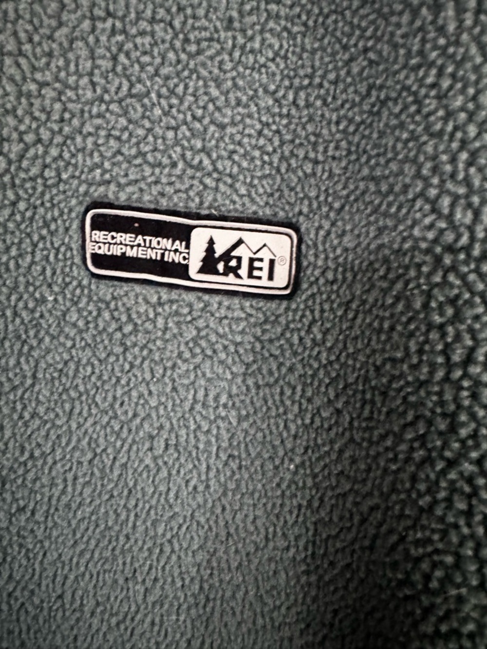 REI Men’s XL Green Fleece Vest – Made in Canada - Picture 3 of 5